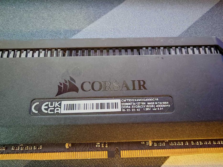 Рам памет Corsair DOMINATOR PLATINUM RGB 32GB (2 x 16GB) DDR4 4000MHz