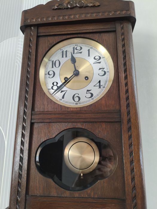 Антикварные настенные часы с боем