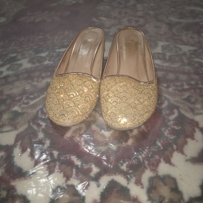 Kelinchaklar uchun oyoq kiyimi