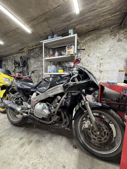 Мотоцикл yamaha fzr600