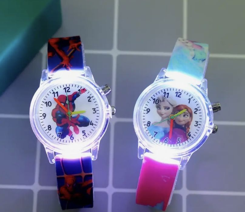 Светещ часовник на спайдърмен