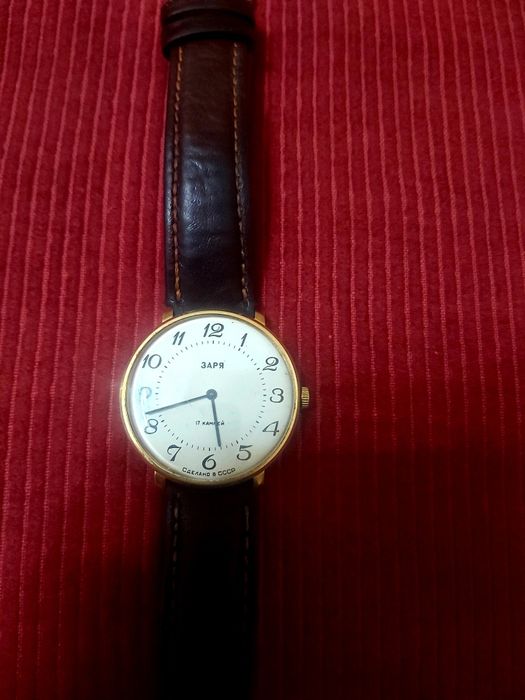 Продоется часы в одном лотом