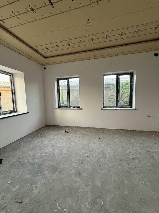Ийк Ота махалля за Авто Салоном 3 сотки 100 м² 80% готовый