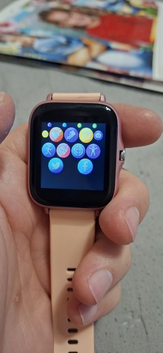 Смарт часовник с зарядно