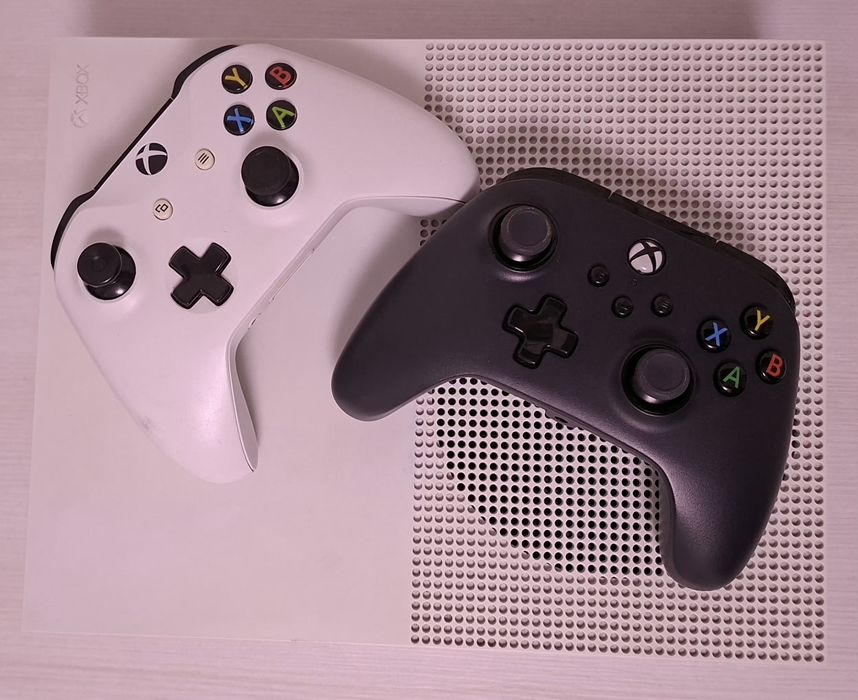 Consolă Microsoft Xbox One S 500Gb