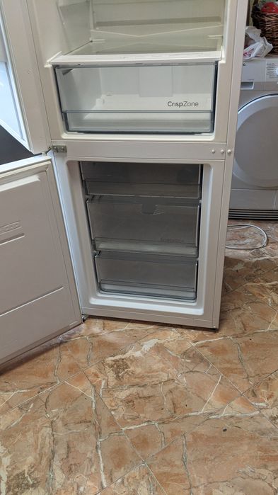 Продавам хладилник с фризер Gorenje