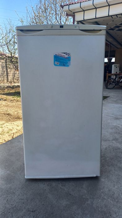 SAMSUNGхаладильник высота 1м60см в отличном состояние всё заводской