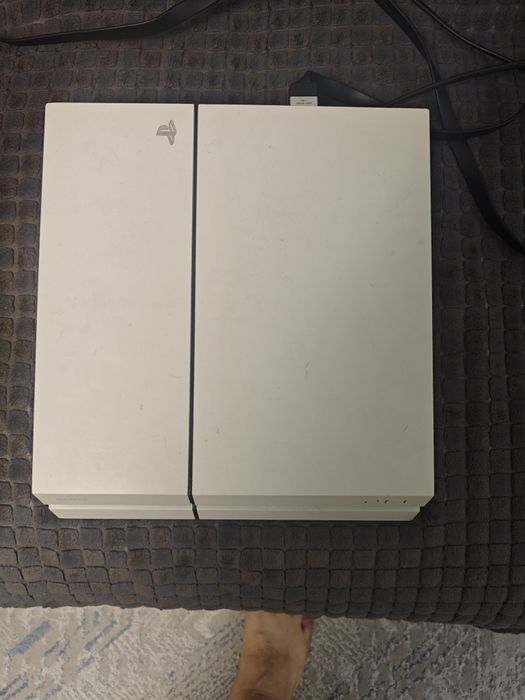Продам Playstation 4