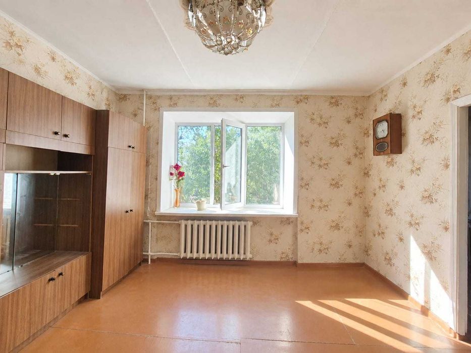 Продам  3-комн. квартиру на 6 мкр.