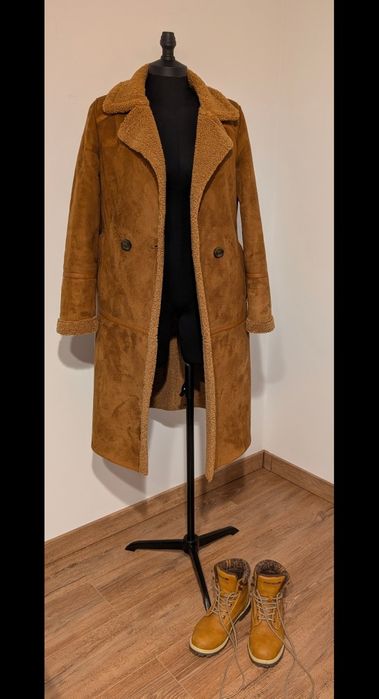 Set outfit iarnă camel – palton îmblănit + bocanci | S + 37