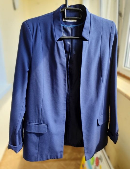 Продам костюмы и брюки