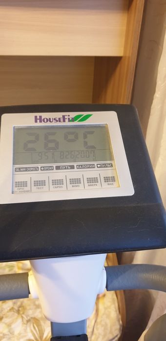 Продам эллипсоид тренажер HouseFit