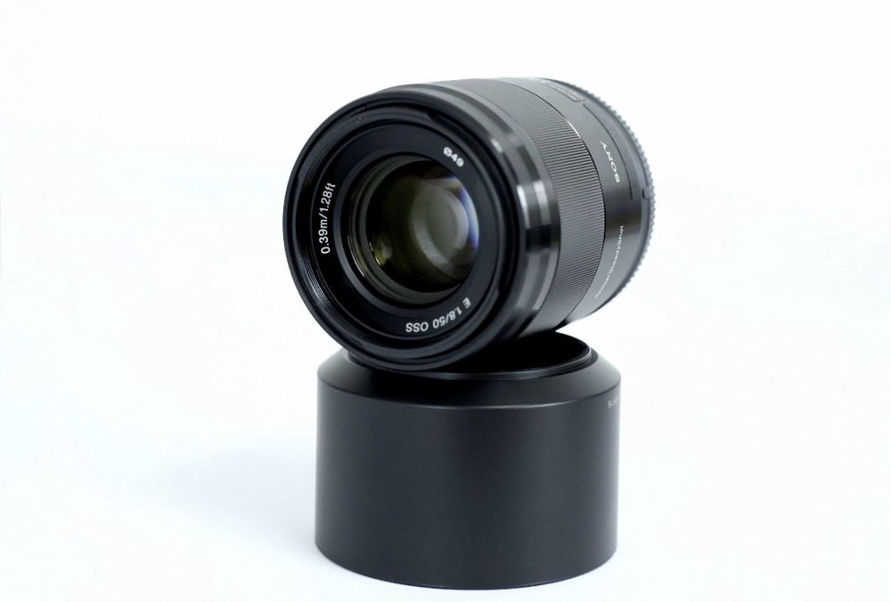 Sony 50mm f1.8 OSS (Argintiu) - Obiectiv Portret cu Stabilizare