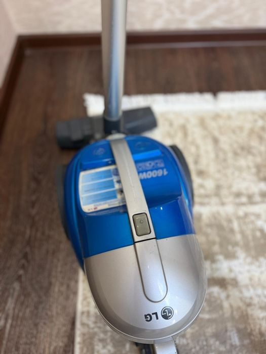 Пылесос LG Мощный! Сосет отлично!