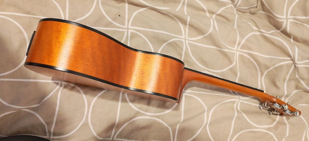 Ukulele Tenor Electro