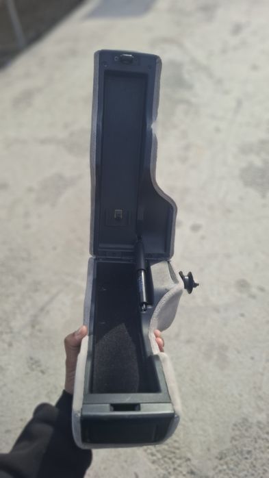 Подлокотник Audi 100 c4 a6