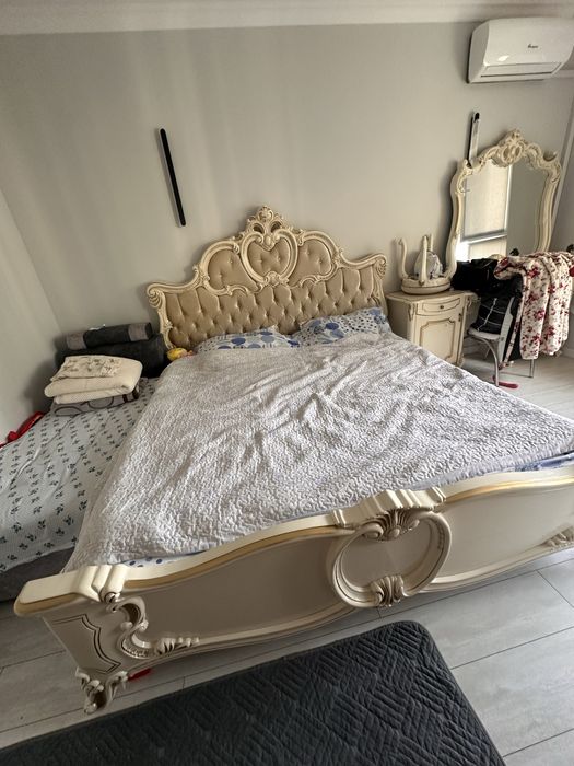 Спальная гарнитура продается