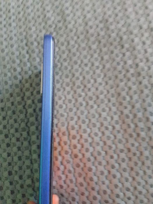 Продам телефон Виво Y21