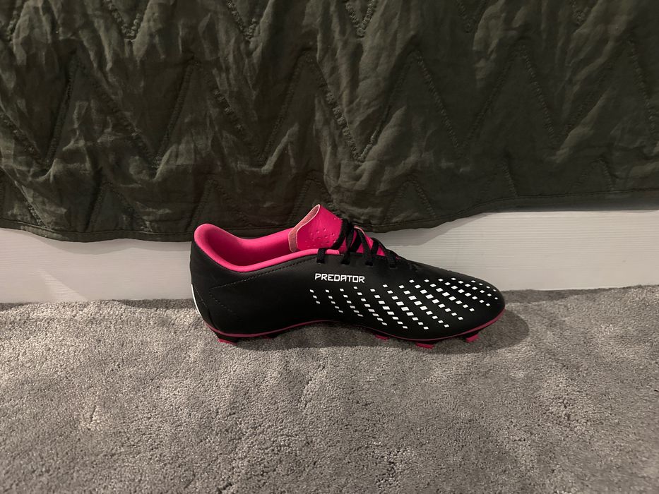 Ghete de fotbal adidas predator noi noute