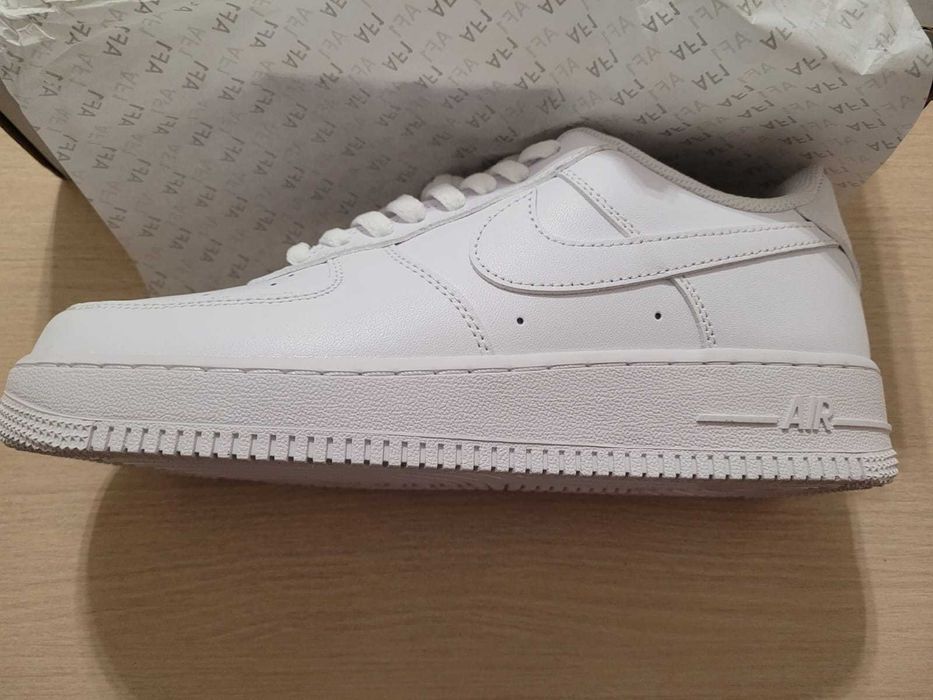 Nike Air Force 1 Triple White