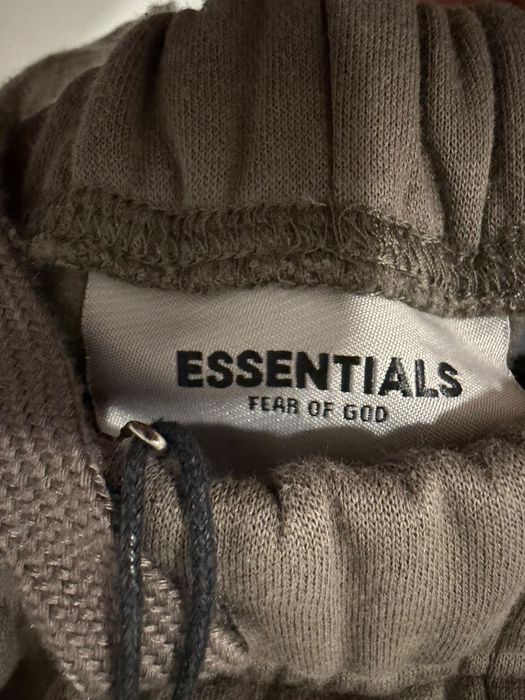 Pantaloni Essentials M