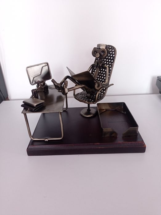 Vand Statueta Metalica de Birou