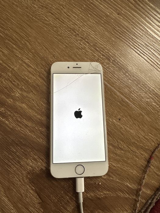 Iphone 6 sotiladi ekran qoysh kere ekran shunaqa bop ochib yonadi soti