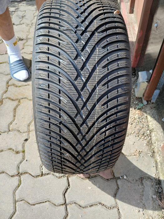 Cauciucuri noi nefolosite