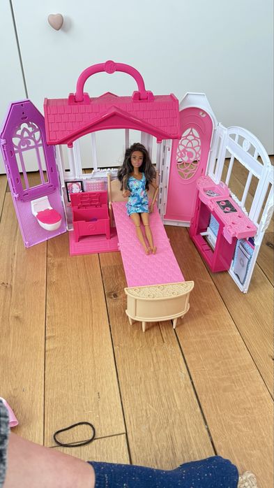 Къща и гардероб Barbie