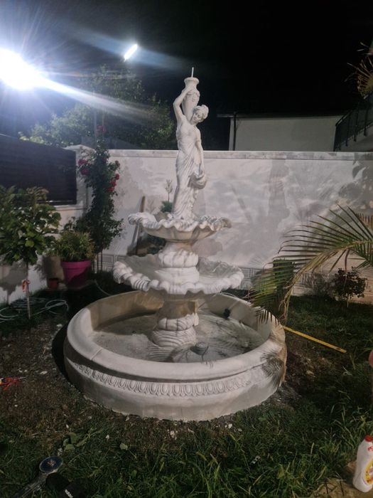 Fantana arteziana cu bazin la doar 3.700 .totul din beton alb