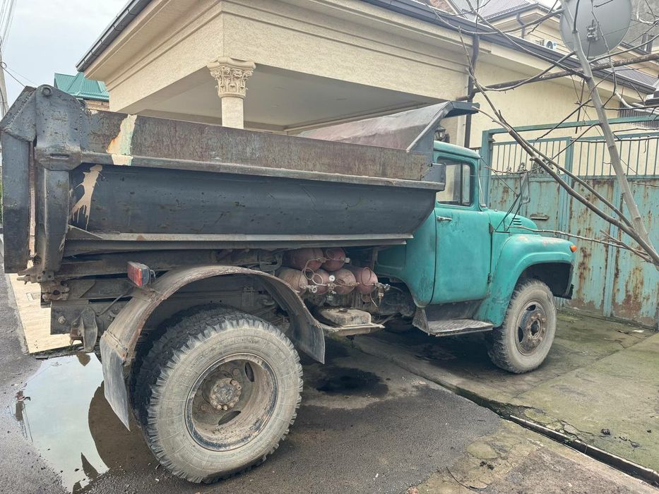 Зил самосвал сотилади