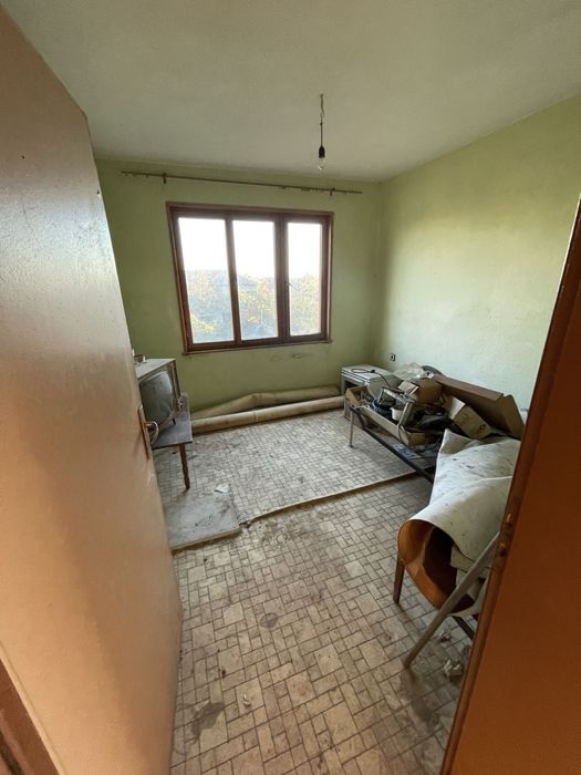 Двуетажна масивна къща