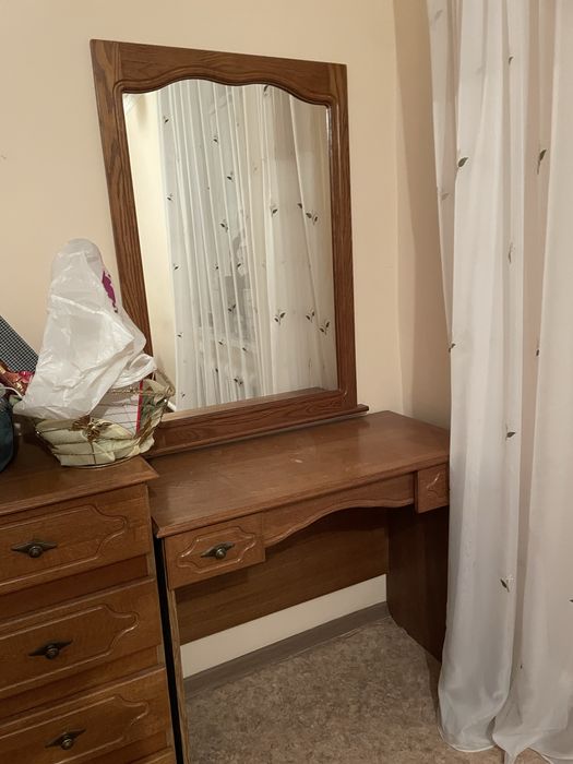 Комод с зеркалом