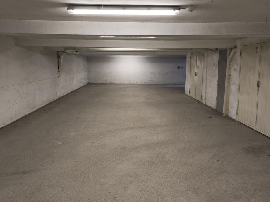 Дава се под наем Гараж / Паркомясто в София, Борово - 20 кв.м за 120 € - Снимка #1