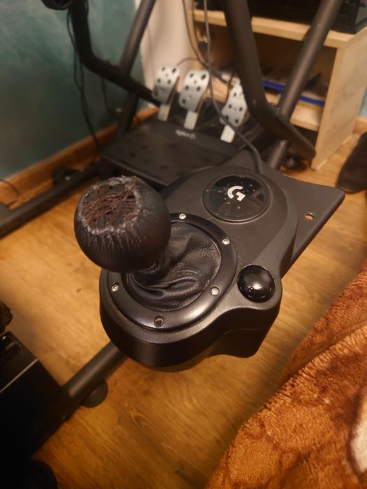 Vând set de volan g29 cu mici probleme