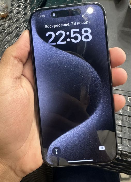 iPhone 15 pro black titan