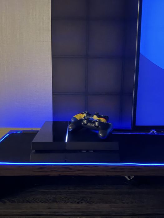 PlayStation 4 в отличном состояни