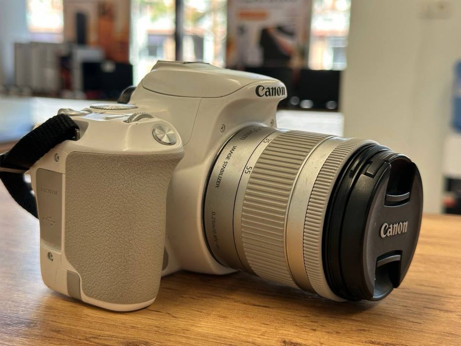 Canon   EOS 200D