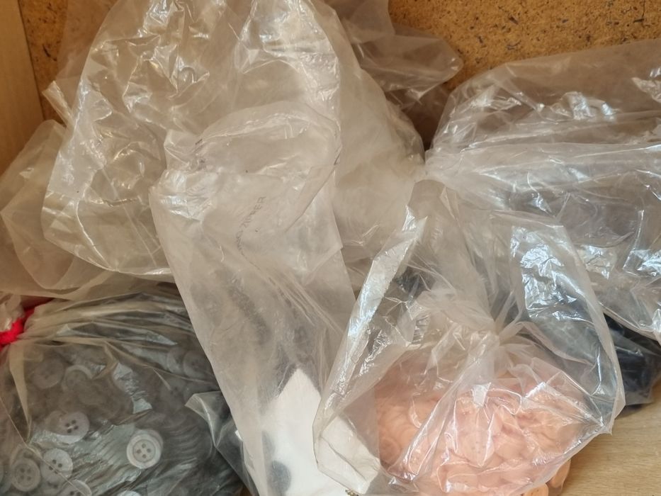 Продавам шивашки материали-копчета и ципове