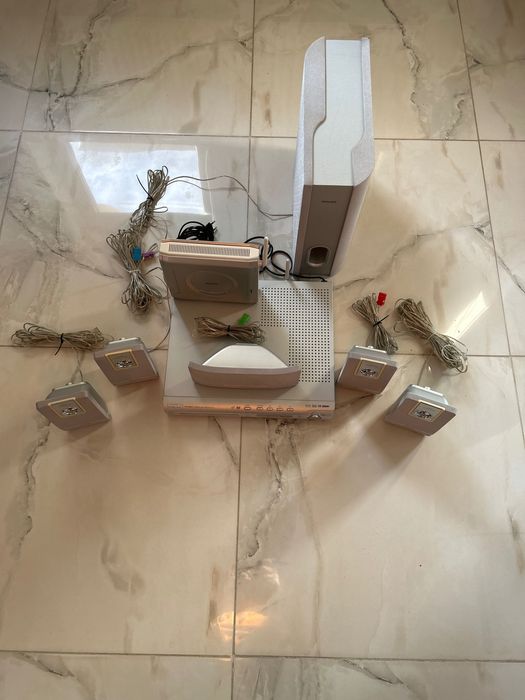 Vând sistem 5.1 de la Philips. Model HTS 5000W.