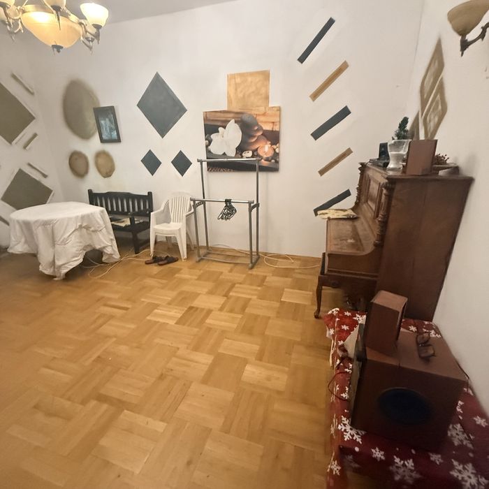 Inchiriez casa 5 camere+ mansarda si curte (200mp)