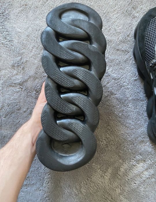 Versace chain reaction