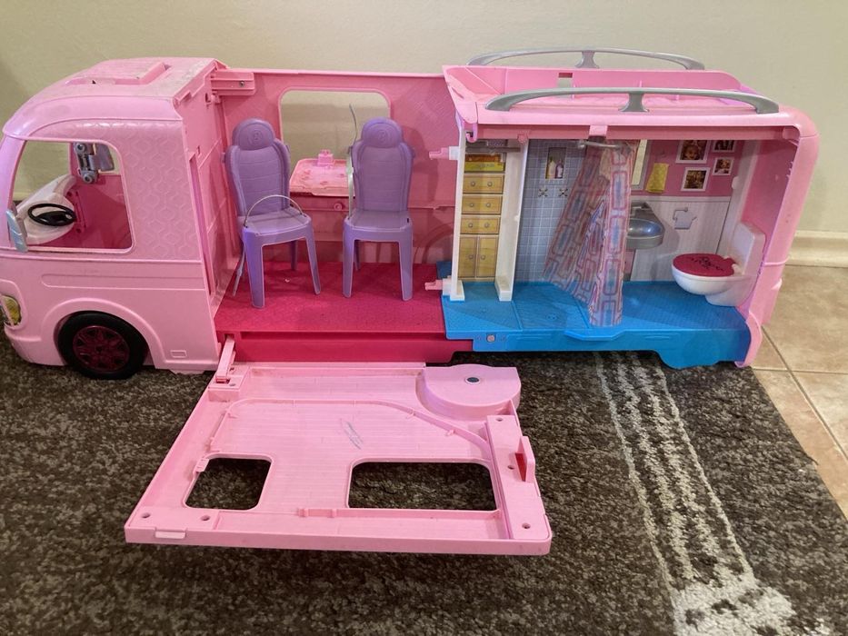 Кемпер/караваната на  Барби/Barbie+две кукли