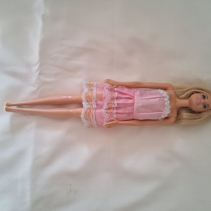 Продавам кукли  Барби.