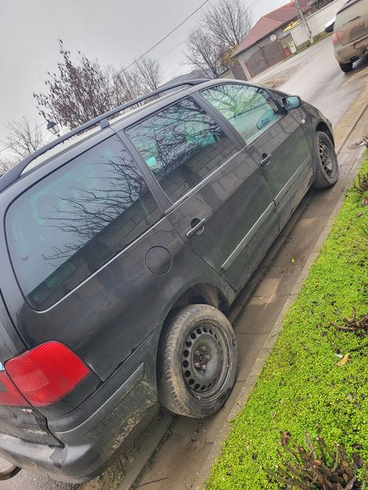 Vând volkswagen sharan
