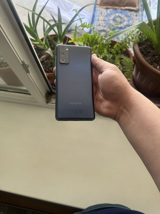 Samsung S20FE 8/128 Радной возможно обмен