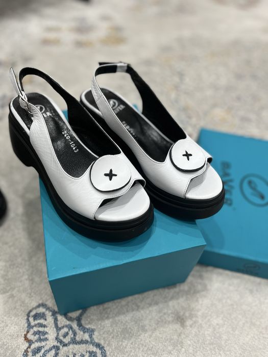 Арзан бағада новый турецкий аяқ киімдер, көйлектер сатылады