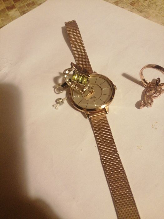 Продам часы серьги кольцо