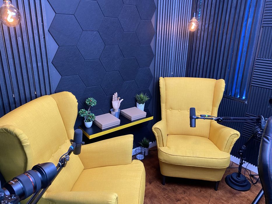 Подкаст студио под наем с висококачествена техника