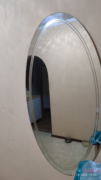 Настенное зеркало